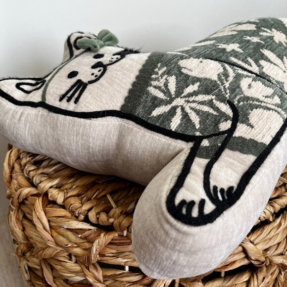 Cat-shaped Throw Pillow - Picture 3 of 3